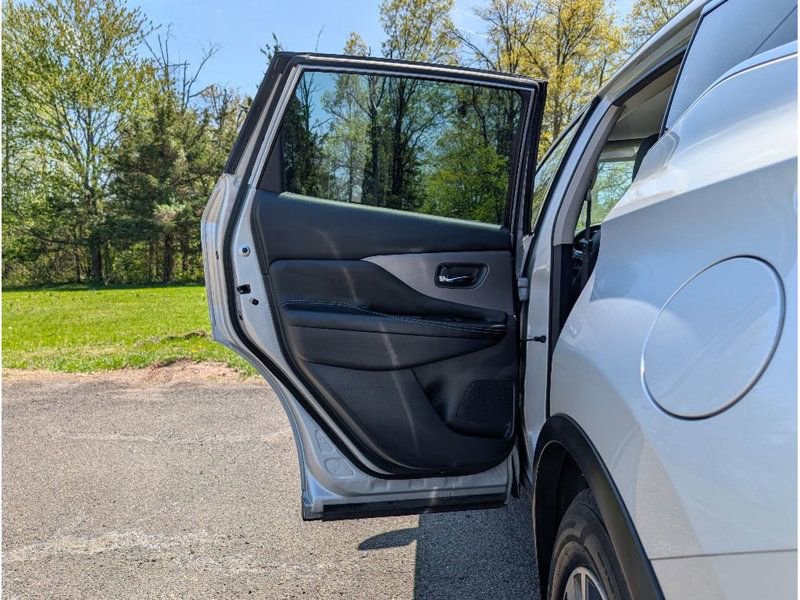 Used 2023 Nissan Murano SV FWD image 11