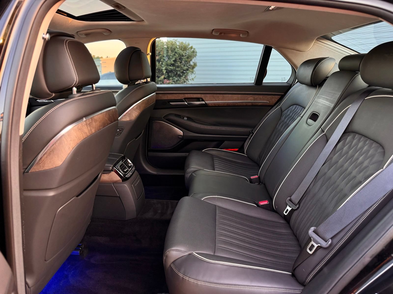 Used 2020 Genesis G90 3.3T Premium RWD image 28
