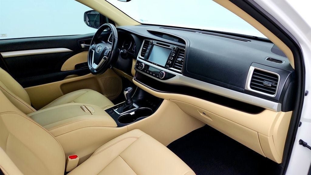 Used 2019 Toyota Highlander XLE AWD/4WD image 27