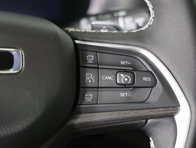 New 2025 Jeep Grand Cherokee Limited w/ Black Appearance Package image 16