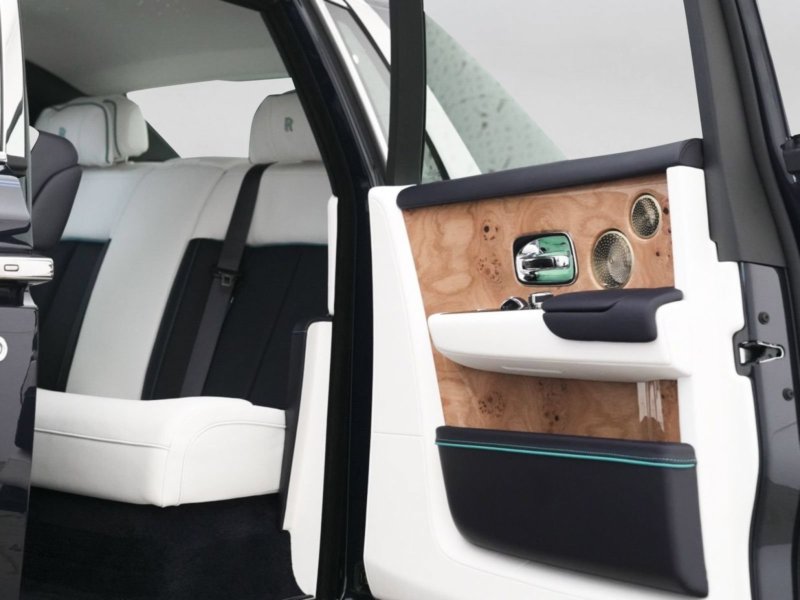 New 2026 Rolls-Royce Phantom Sedan RWD image 10