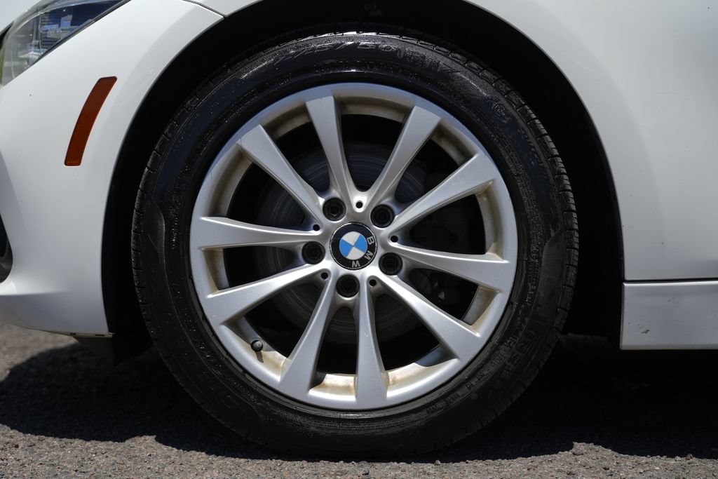 Used 2018 BMW 320i xDrive Sedan AWD/4WD image 13