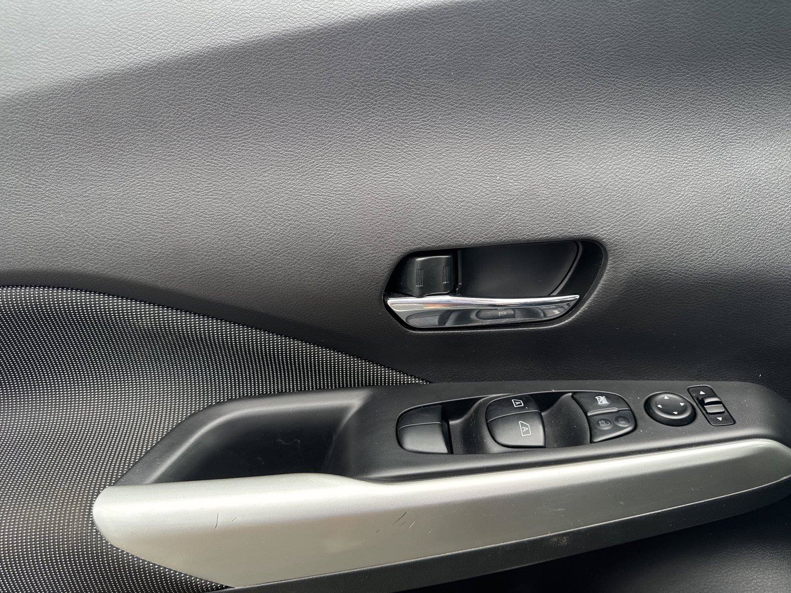 Used 2020 Nissan Kicks SV FWD image 12
