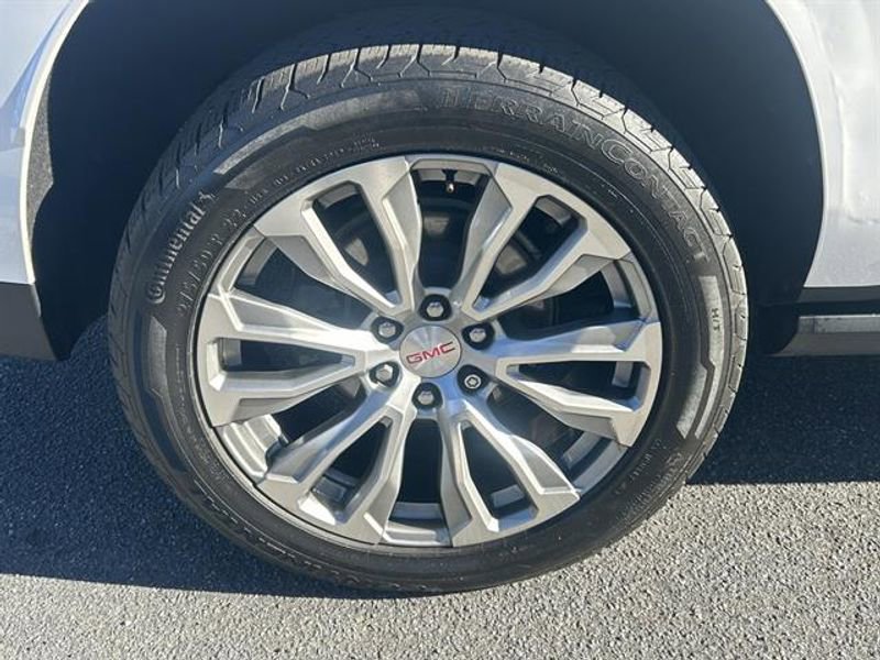 Used 2021 GMC Yukon XL Denali w/ Denali Premium Package image 34