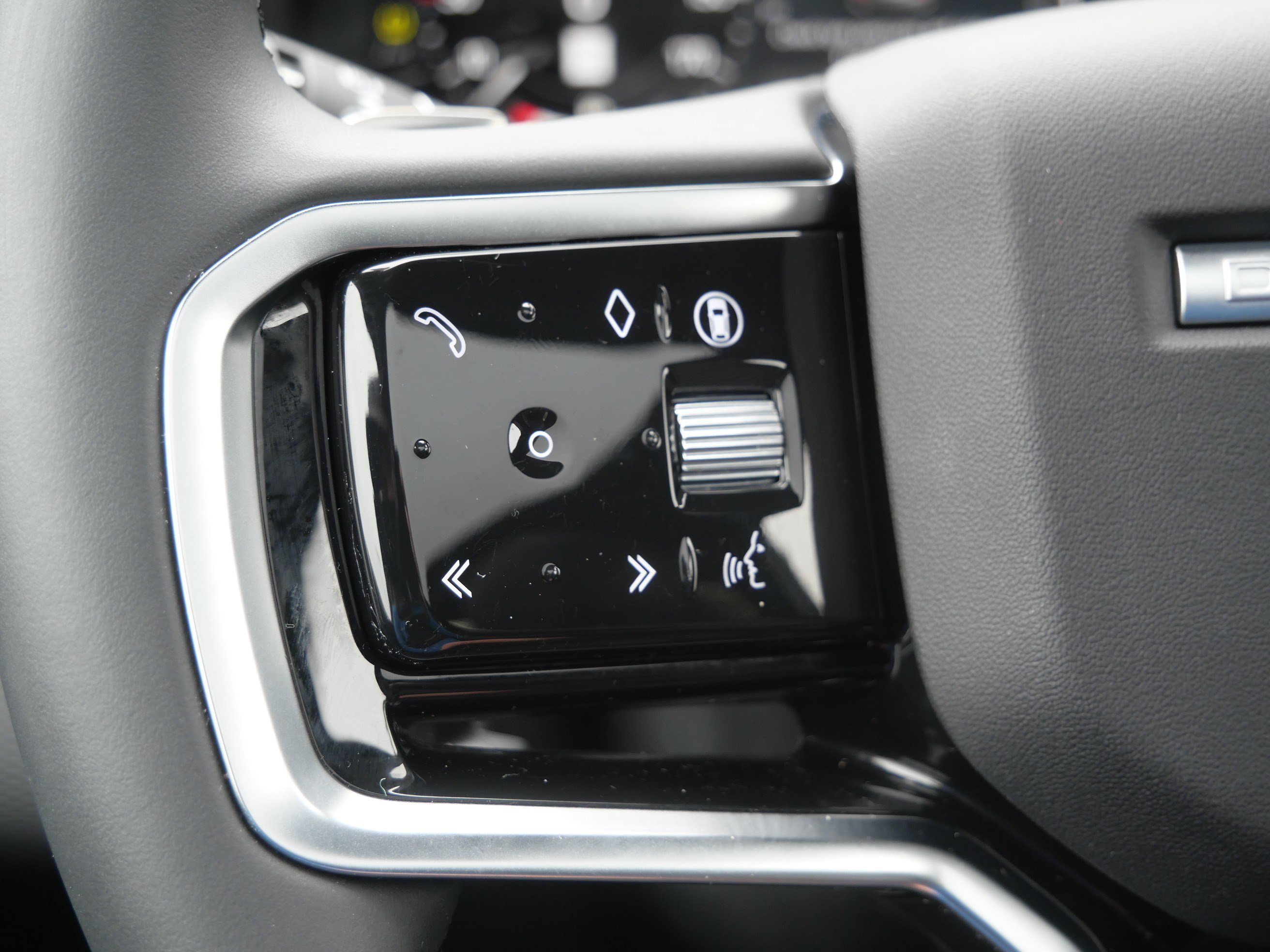 Certified 2024 Land Rover Discovery Sport Dynamic SE AWD/4WD image 26