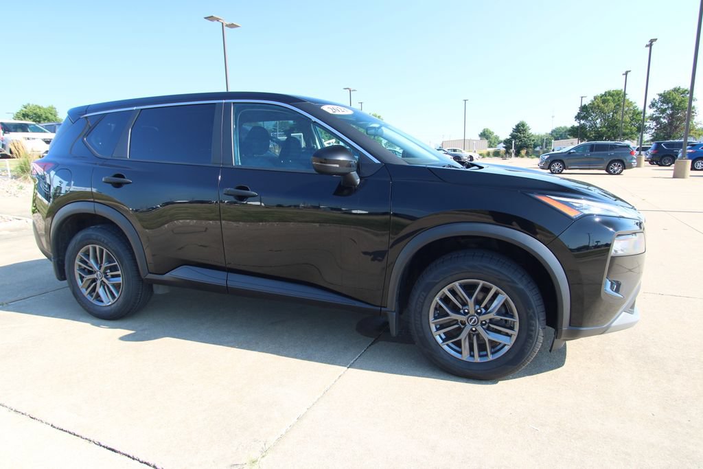 Used 2023 Nissan Rogue S AWD/4WD image 3