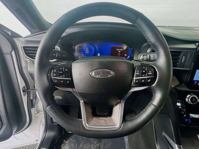 Used 2023 Ford Explorer Platinum w/ Technology Package image 16