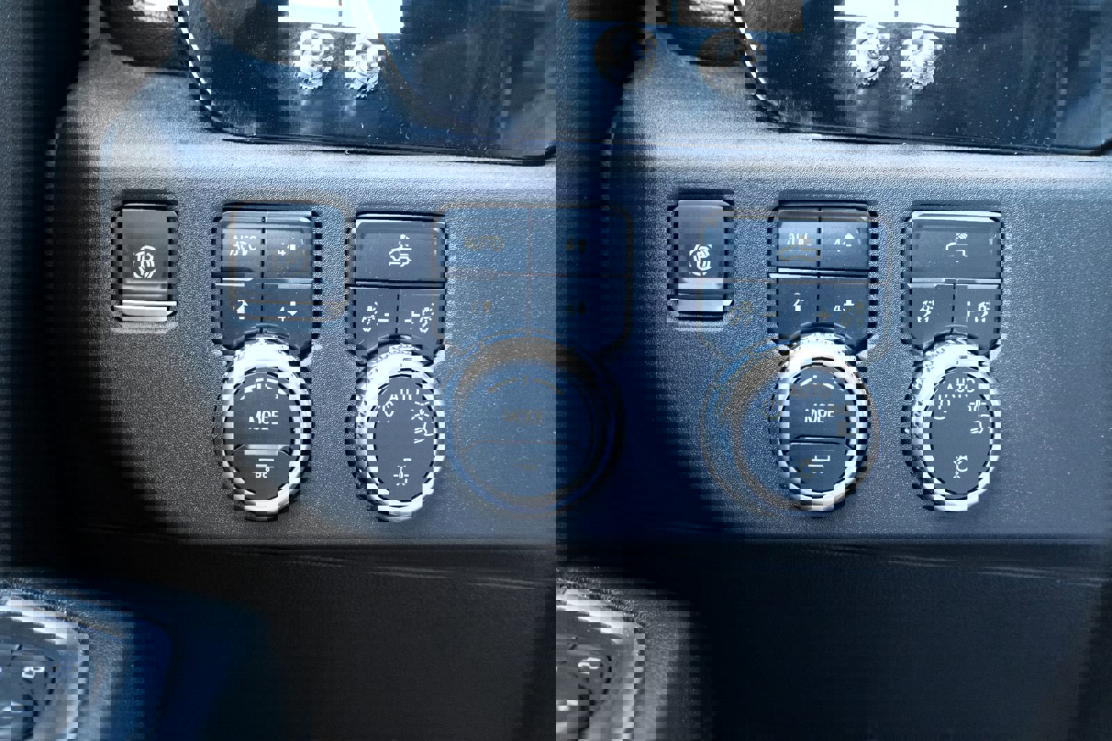 Used 2024 GMC Sierra 1500 SLE w/ Preferred Package image 6