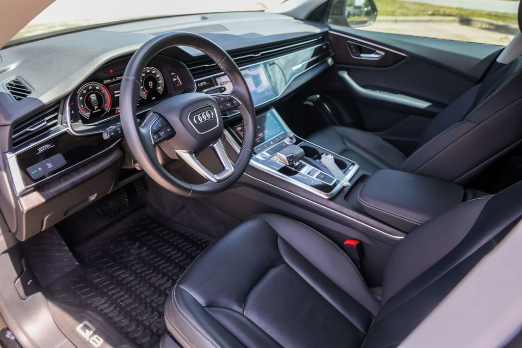 Used 2022 Audi Q8 Premium image 10
