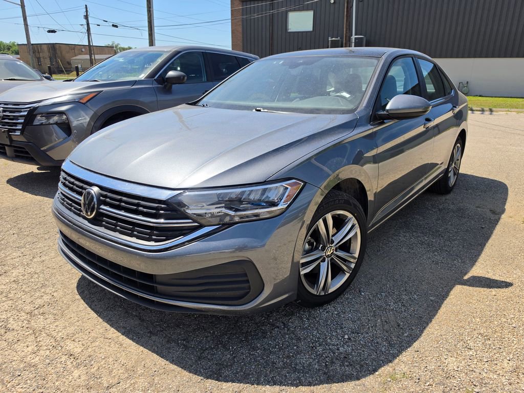 Used 2024 Volkswagen Jetta SE FWD image 1