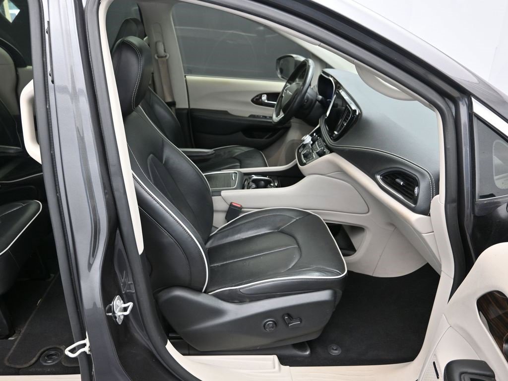 Used 2022 Chrysler Pacifica Limited image 27