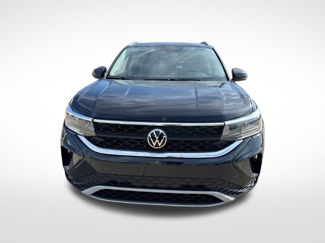 Used 2022 Volkswagen Taos SE FWD image 2