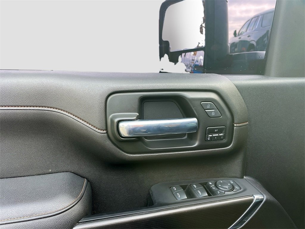 Used 2022 GMC Sierra 2500 AT4 w/ AT4 Premium Plus Package image 9
