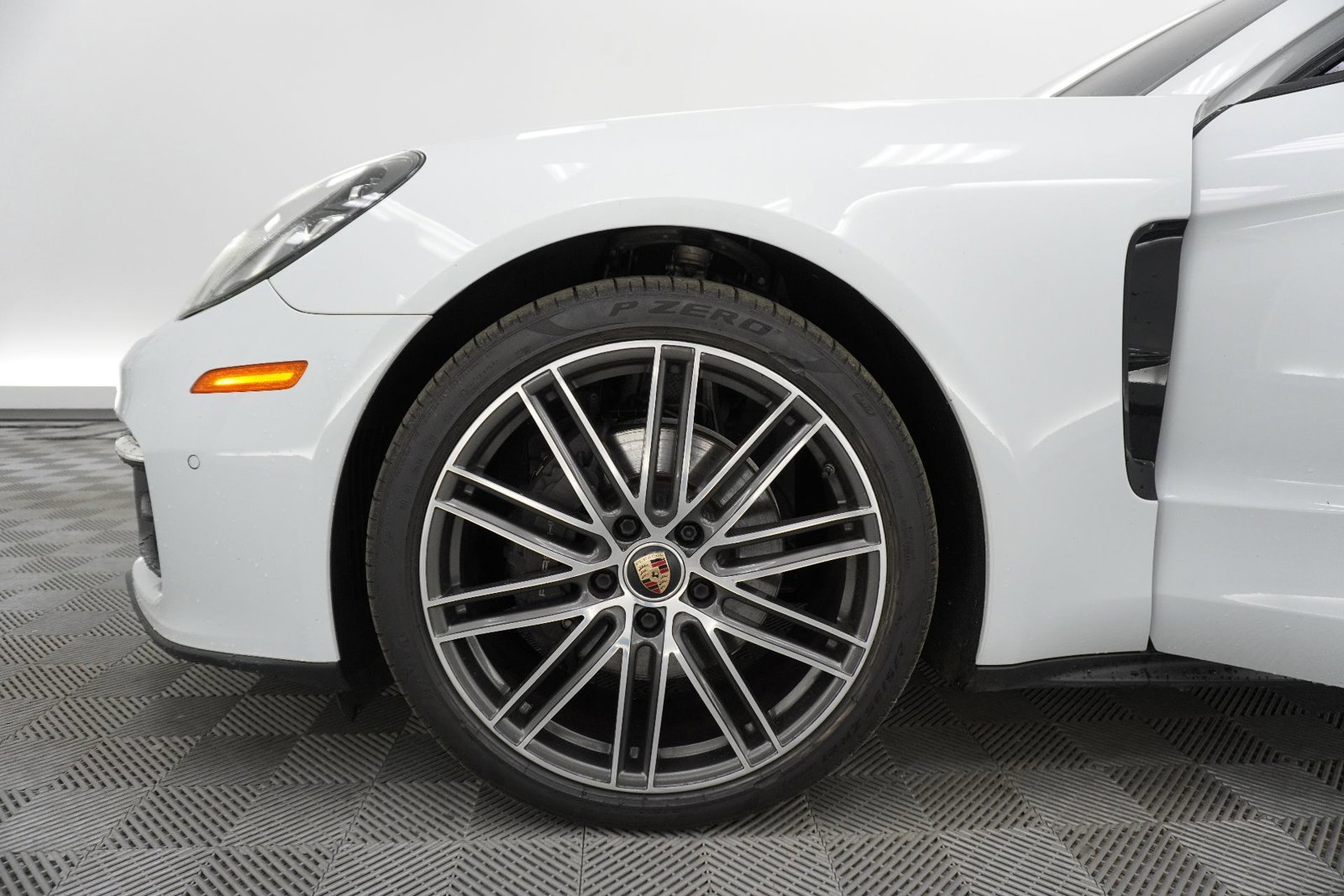 Used 2022 Porsche Panamera 4 w/ Premium Package image 12