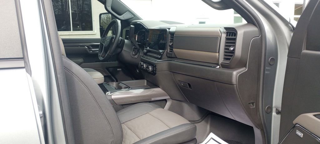Used 2024 Chevrolet Silverado 2500 ZR2 w/ Technology Package image 15