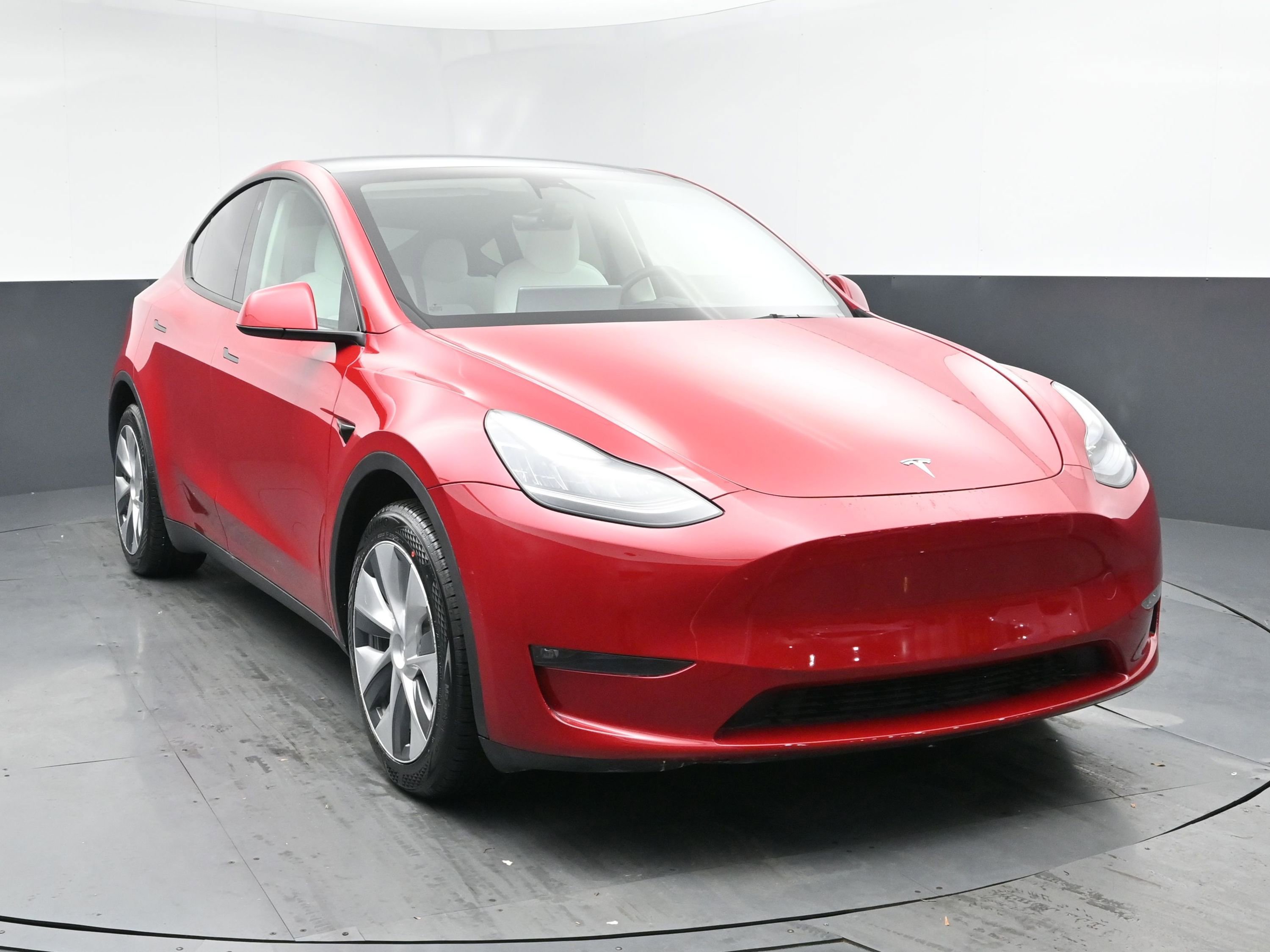 Used 2023 Tesla Model Y Long Range image 2