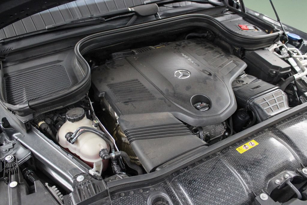 Used 2023 Mercedes-Benz GLS 450 4MATIC image 45