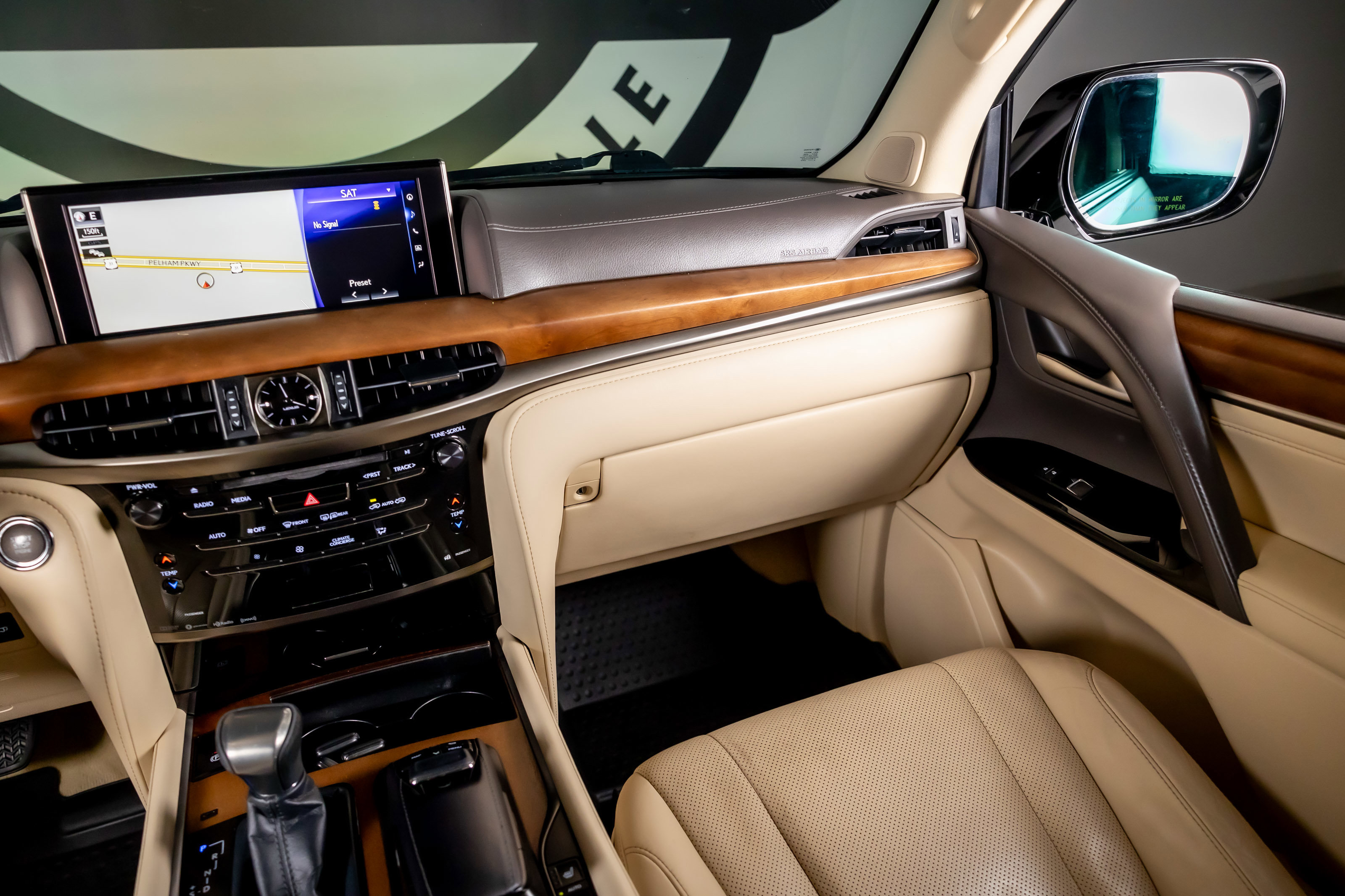 Used 2017 Lexus LX 570 4WD w/ Luxury Package image 7