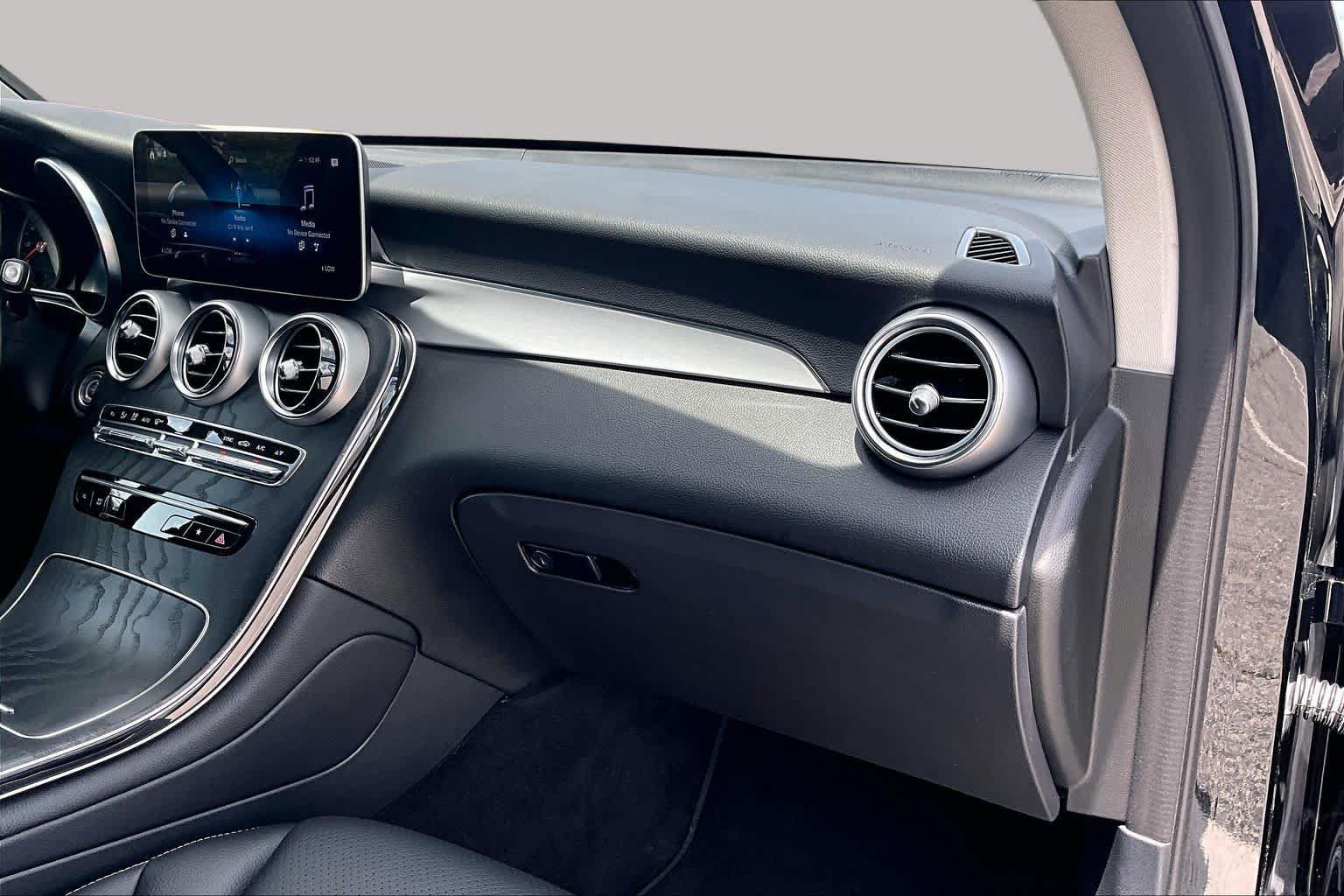 Certified 2022 Mercedes-Benz GLC 300 w/ Premium Package Lite image 19