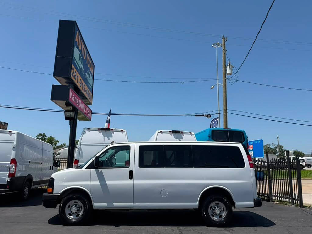 Used 2016 Chevrolet Express 2500 LS RWD image 4