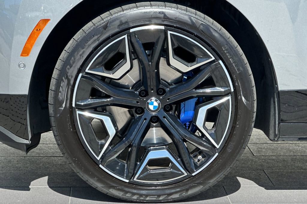 Used 2023 BMW iX xDrive50 w/ Sport Package AWD/4WD image 33