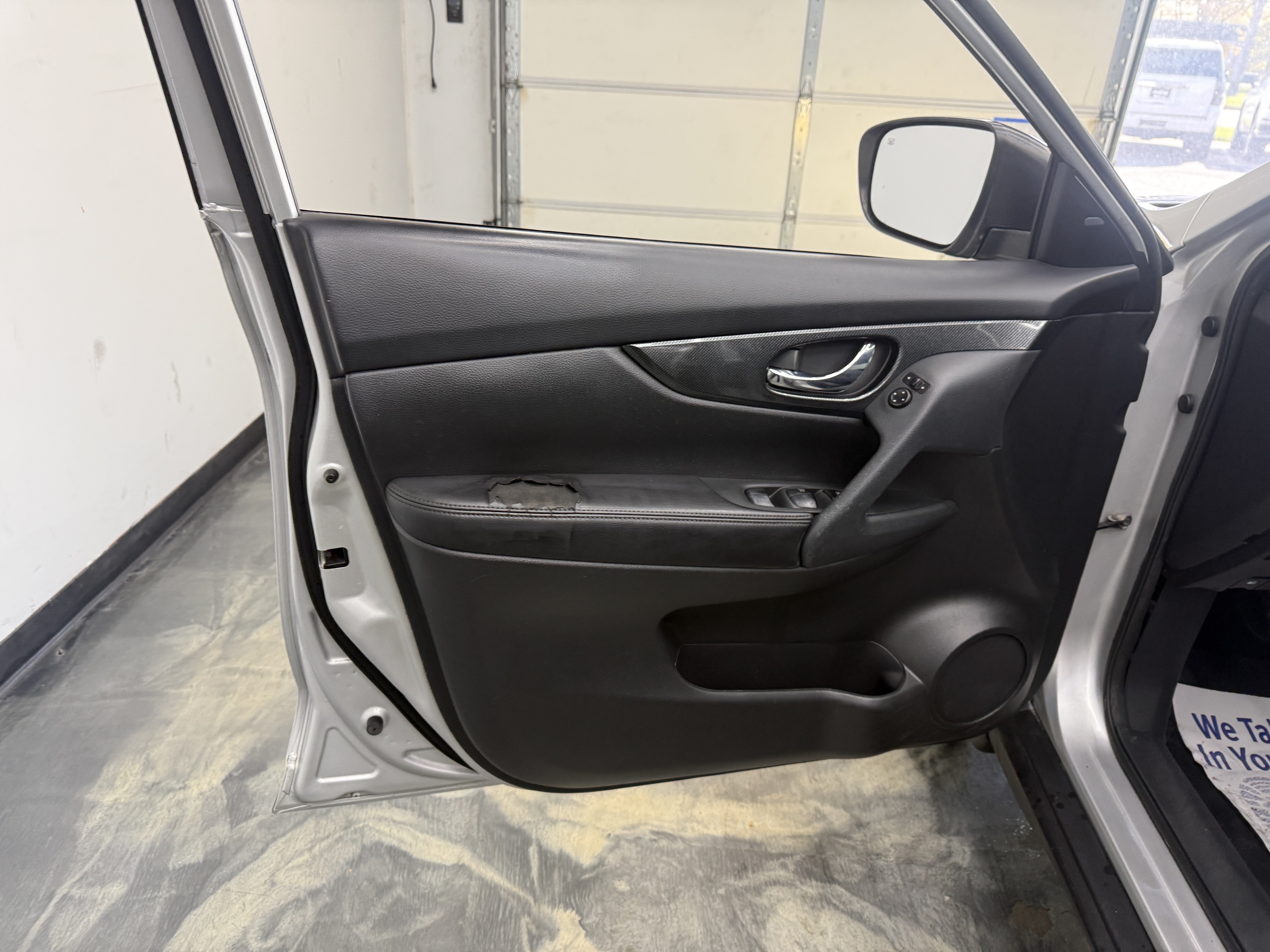 Used 2016 Nissan Rogue S w/ Appearance Package AWD/4WD image 11
