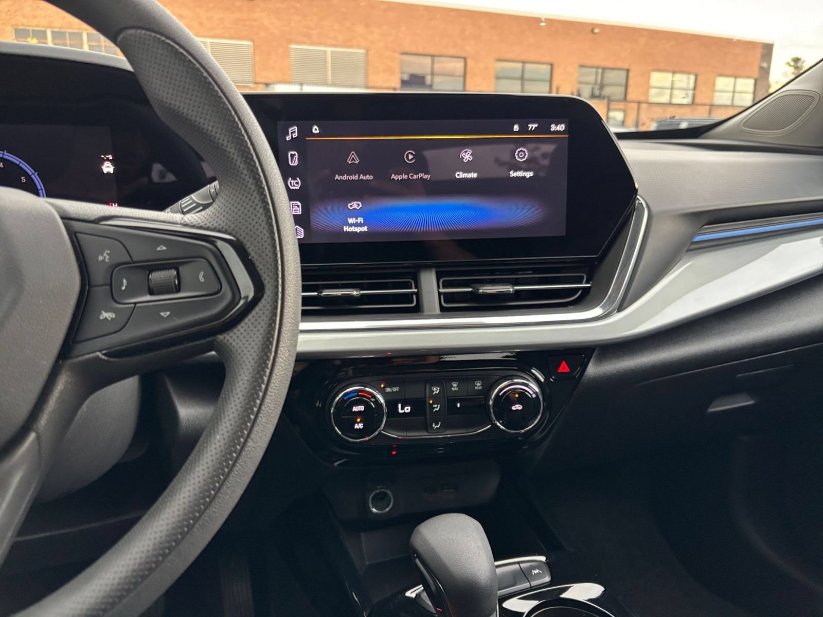 Used 2025 Chevrolet Trax LT FWD image 17