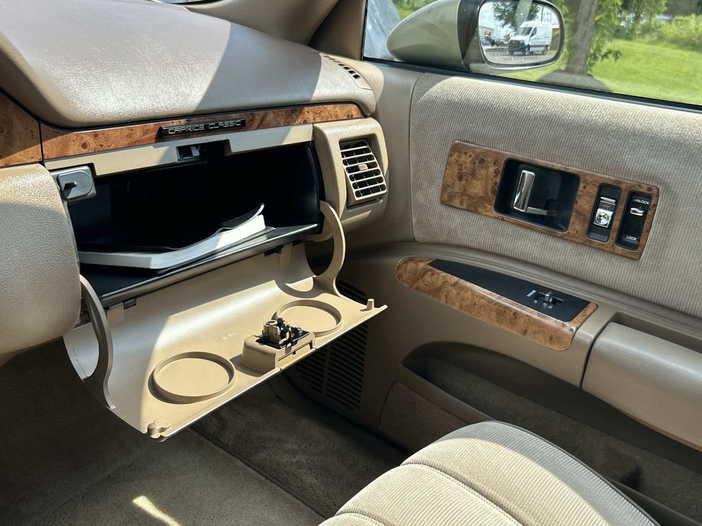 Used 1993 Chevrolet Caprice Classic RWD image 34