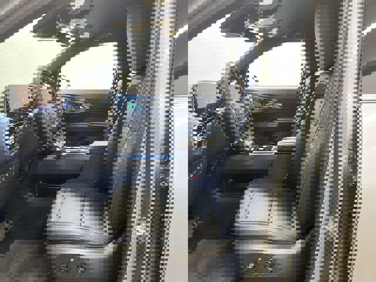 Used 2025 Chevrolet Equinox EV LT w/ Convenience Package image 13