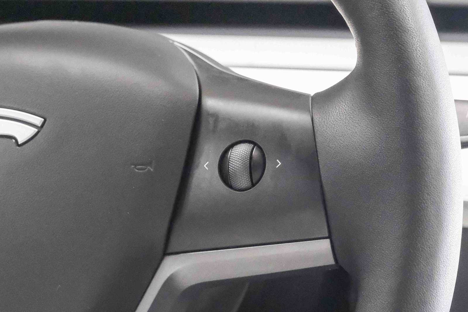 Used 2023 Tesla Model Y AWD image 18