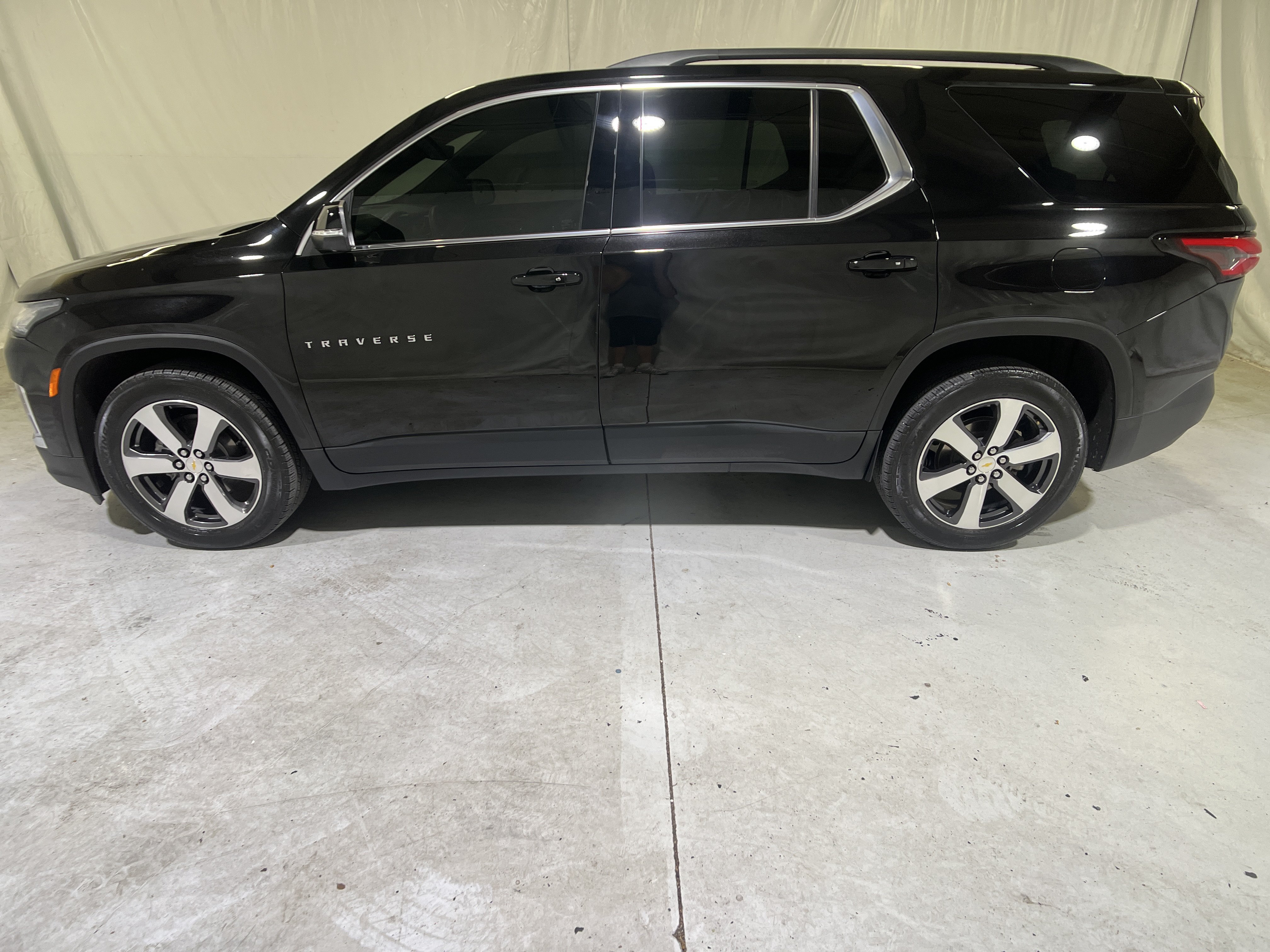 Certified 2023 Chevrolet Traverse LT w/ LT Premium Package AWD/4WD image 7