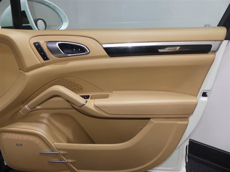 Used 2017 Porsche Cayenne Platinum Edition AWD/4WD image 19