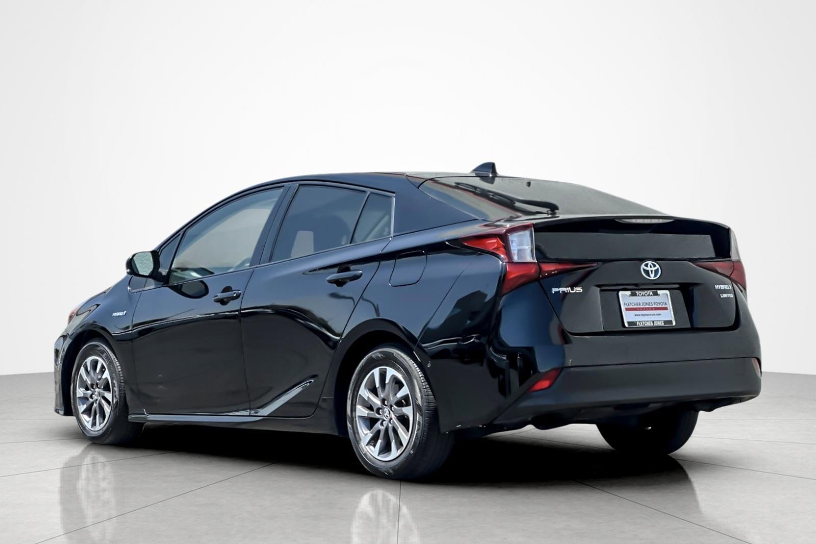 Certified 2022 Toyota Prius Limited w/ Premium Convenience Package FWD image 3