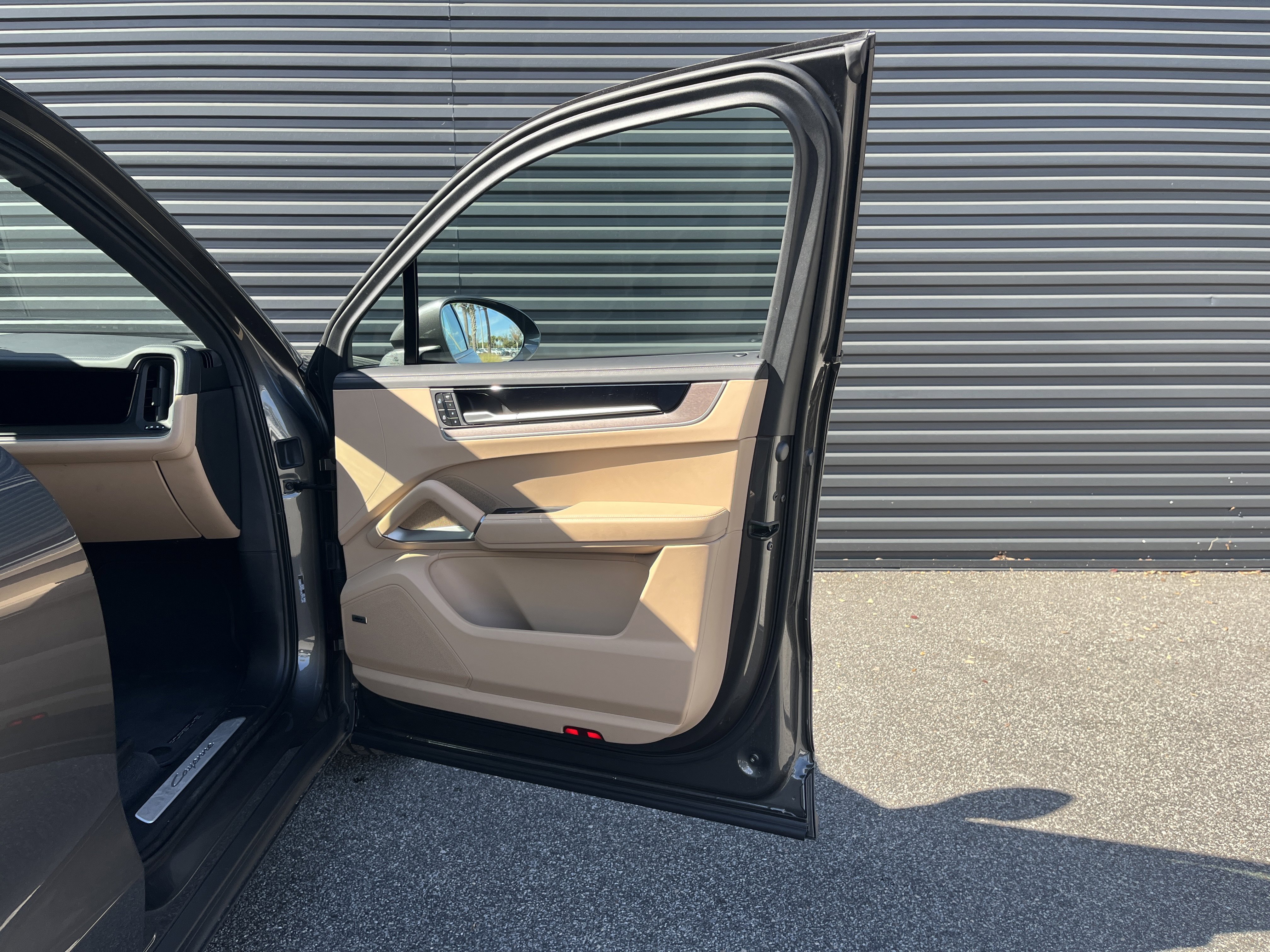 Certified 2025 Porsche Cayenne image 16