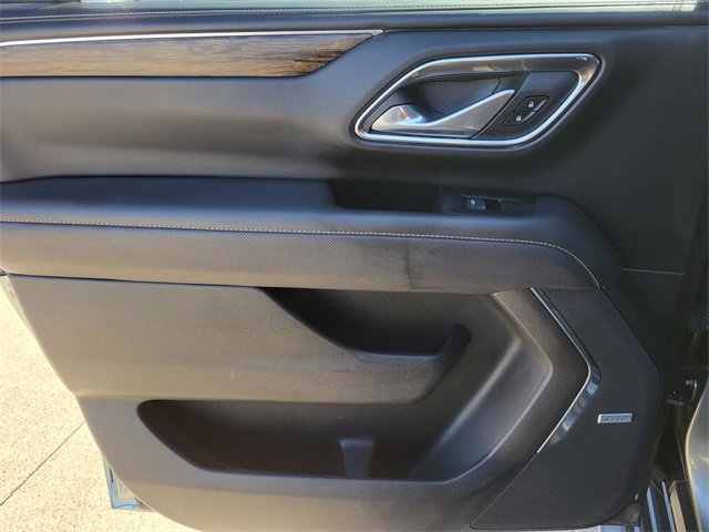 Used 2023 Chevrolet Suburban Premier image 11
