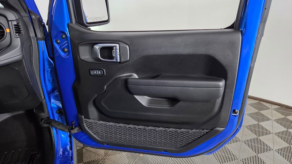 Used 2024 Jeep Gladiator Mojave w/ Technology Group image 32