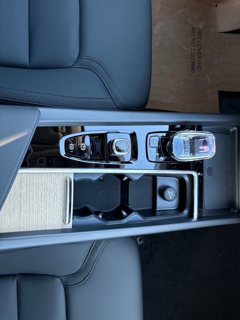 New 2026 Volvo XC60 T8 Core image 13