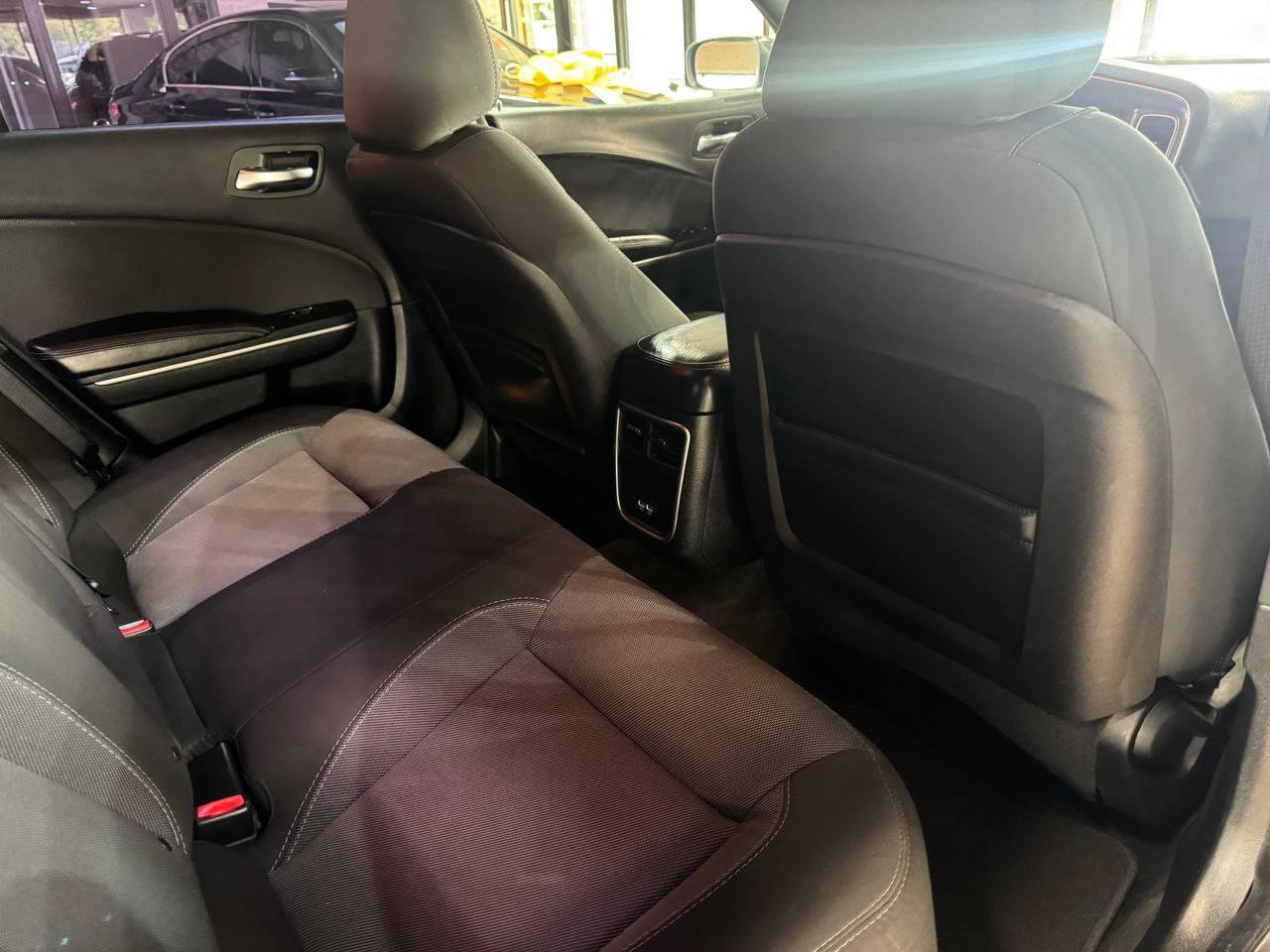 Used 2018 Dodge Charger SXT RWD image 11