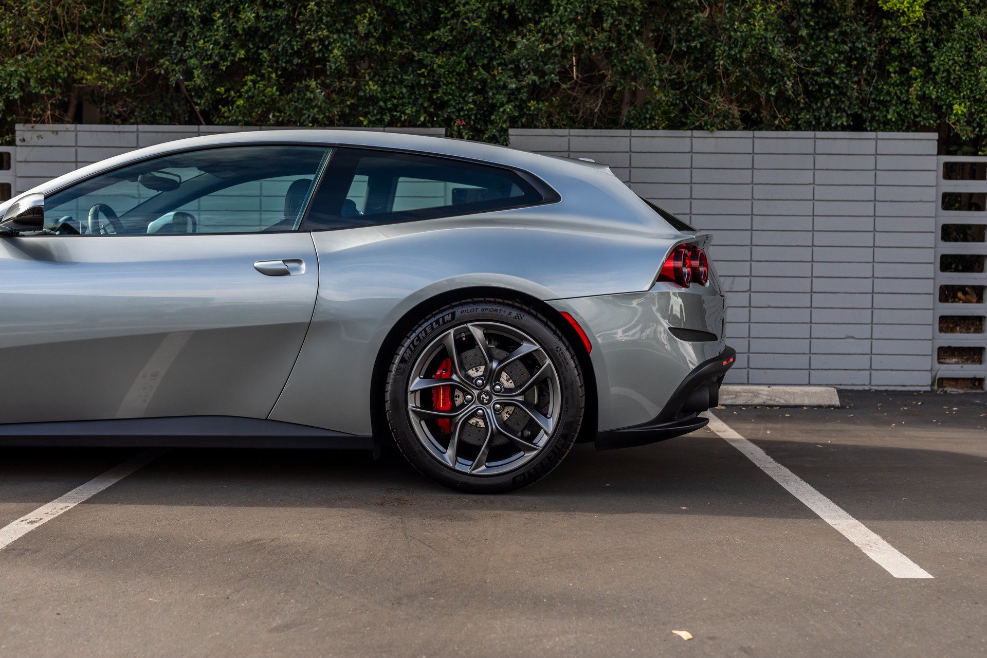 Used 2018 Ferrari GTC4Lusso T RWD image 24