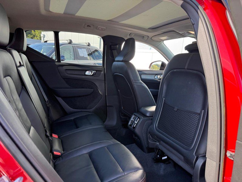Certified 2023 Volvo XC40 B5 Ultimate w/ Protection Package Premier AWD/4WD image 11