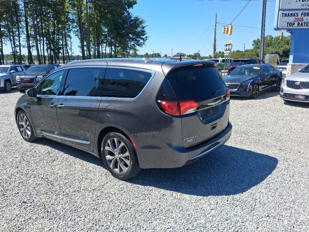 Used 2017 Chrysler Pacifica Limited w/ UConnect Theater Package FWD image 21