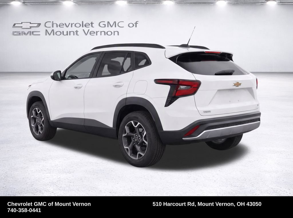 Used 2025 Chevrolet Trax LT FWD image 3