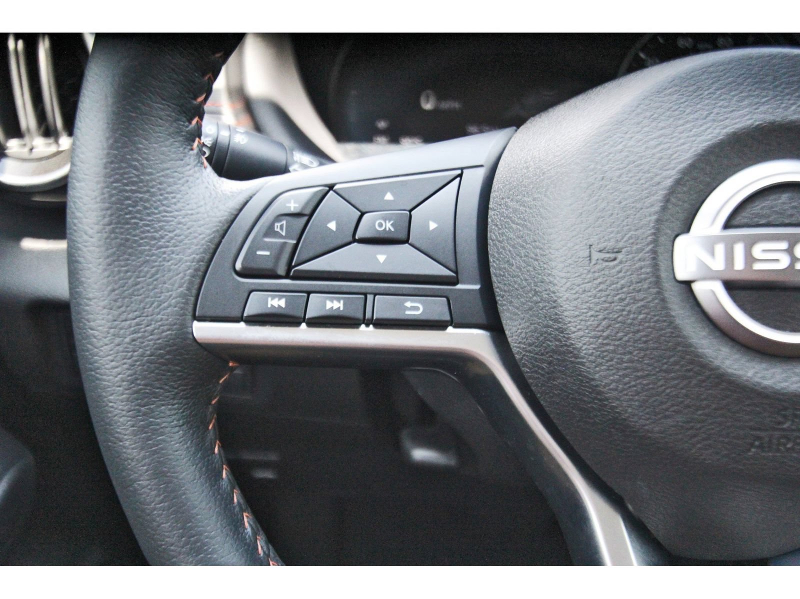 Used 2023 Nissan Kicks SR w/ SR Premium Package FWD image 15
