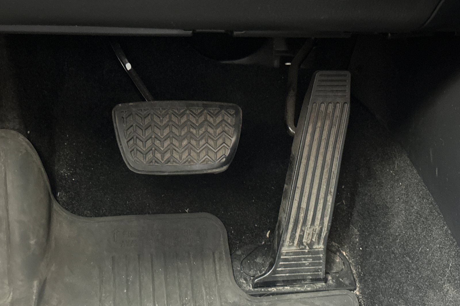 Used 2020 Toyota RAV4 LE w/ Carpet Mat Package FWD image 40