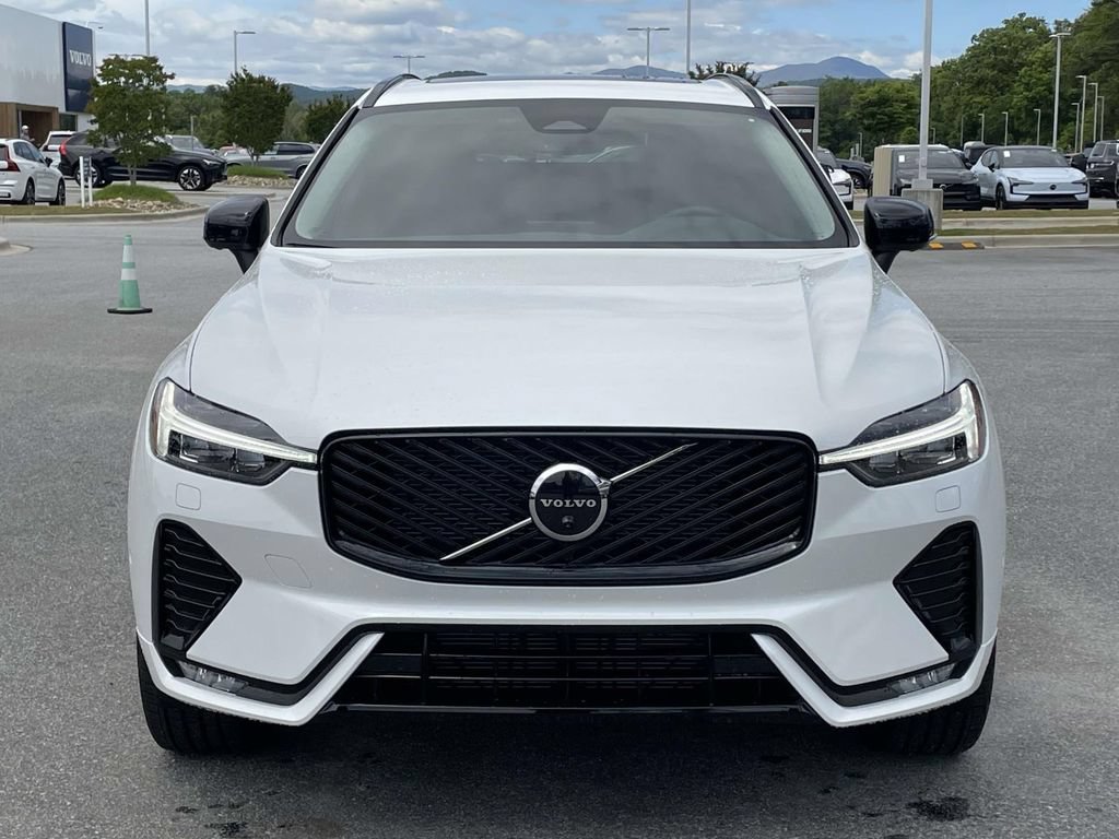 New 2026 Volvo XC60 B5 Plus w/ Protection Package Premier AWD/4WD image 23