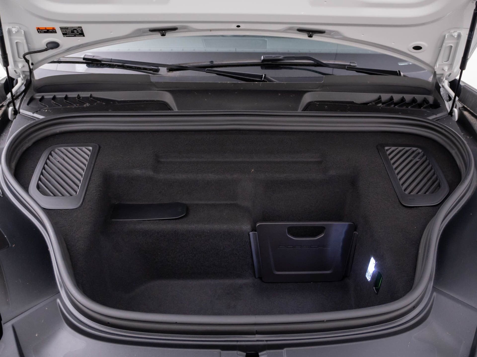 Certified 2024 Porsche Macan 4 Electric image 29