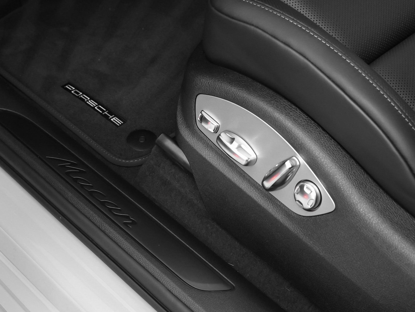 New 2026 Porsche Macan image 27