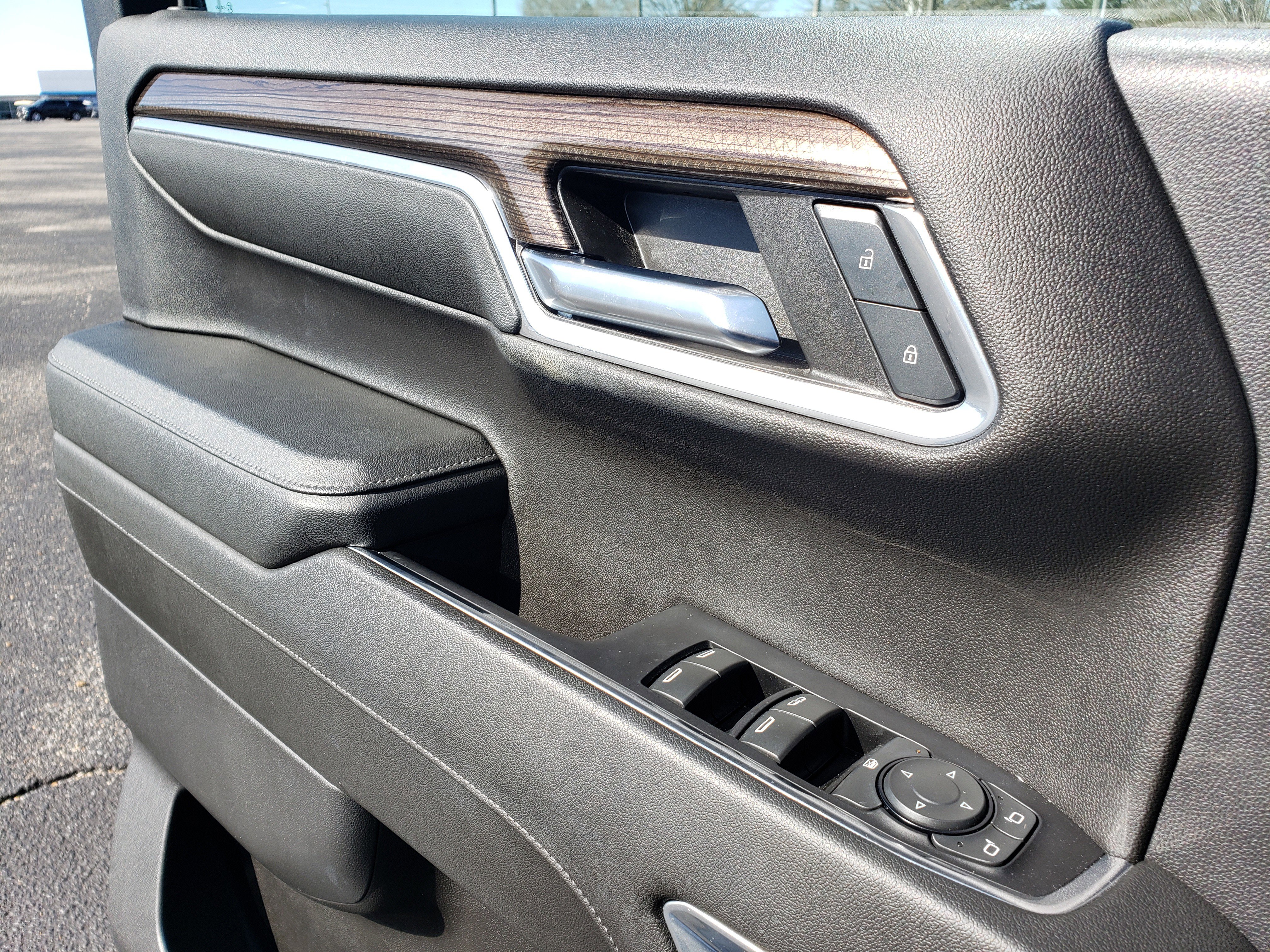 Used 2024 Chevrolet Silverado 1500 LT image 11