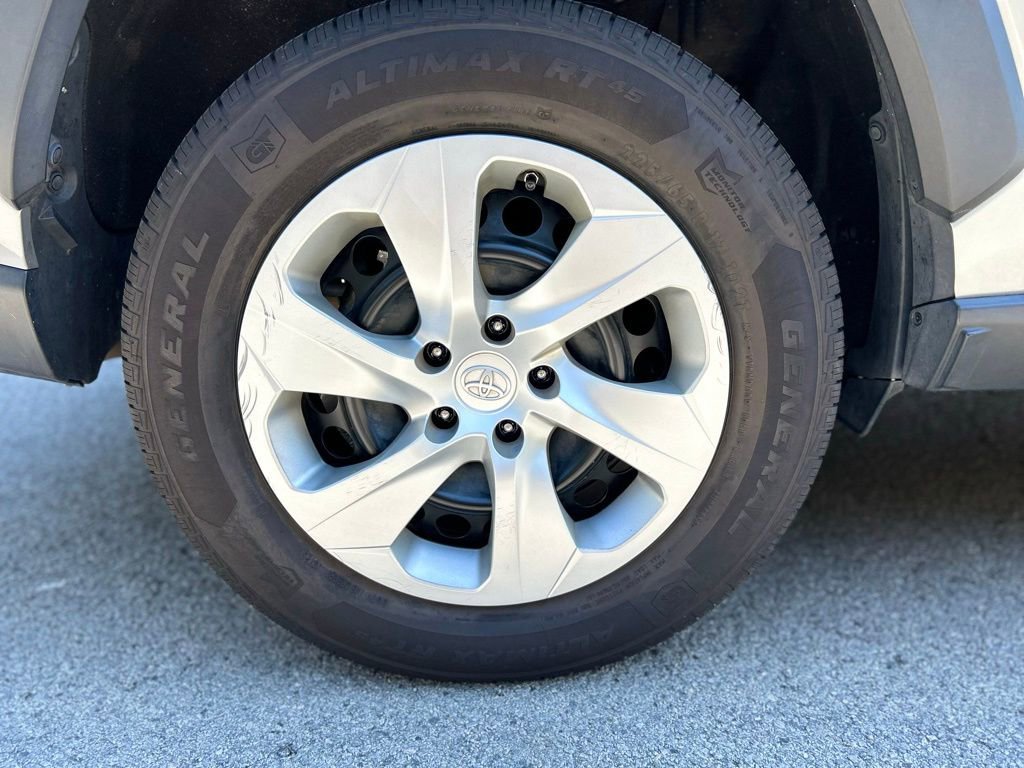 Used 2019 Toyota RAV4 LE image 13