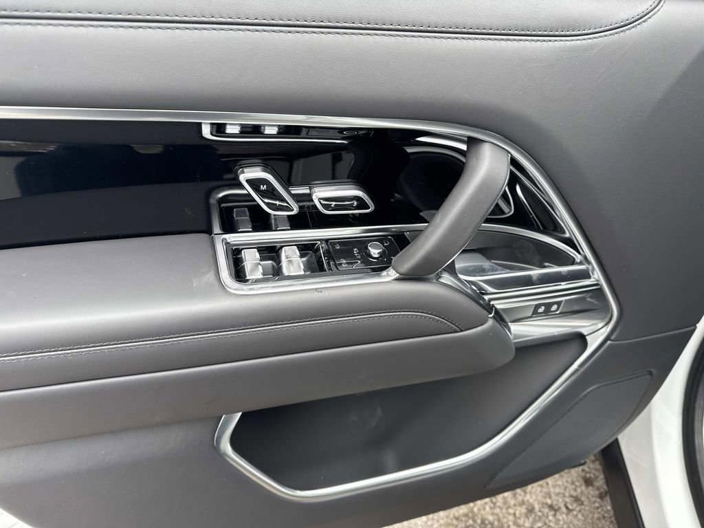 New 2026 Land Rover Range Rover SE image 18